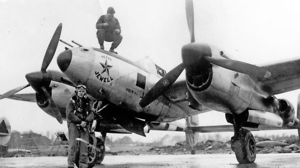 <p>Eine P-38 Lightning stürzte im Nachmittag des 17. Dezember 1944 nahe Mirfeld ab. Dieses Foto zeigt ein Flugzeug aus der gleichen Einheit.</p>