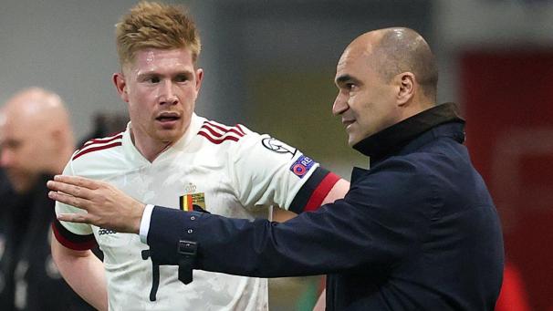 <p>De Bruyne (l.) kommt nicht zum Einsatz. Er steht verletzt nicht im Kader.</p>