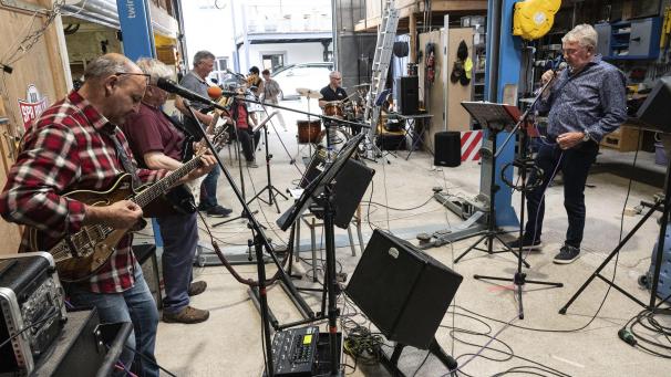 <p>Bei Daniel Greven im luxemburgischen Kalborn wird für die beiden Auftritte geprobt.</p>