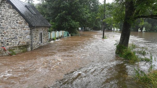 <p>„Im Weiler an der Rochuskapelle in Kelmis ist nicht viel zu machen, da hier drei Wasserläufe zusammenfließen“, so Bürgermeister Luc Frank.</p>