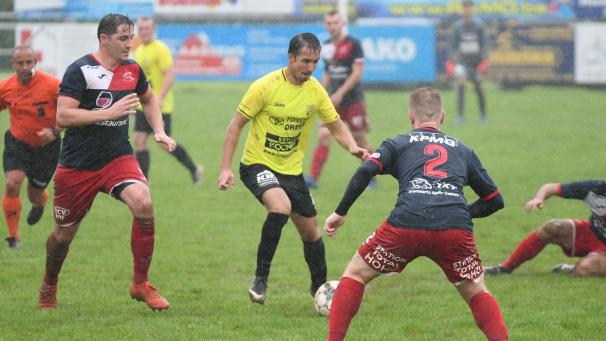 <p>Carlo Evertz und der RFC kassierten zum Auftakt eine bittere Niederlage.</p>