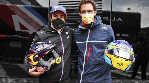 <p>Fernando Alonso und Thierry Neuville (r.) im Fahrerlager.</p>