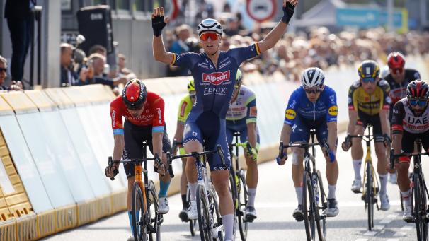 <p>Tim Merlier siegte in Dokkum.</p>