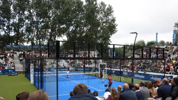 <p>Mehr als 3.500 Zuschauer fasste die Tribüne des Center Courts.</p>