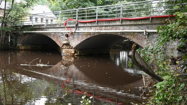 <p>Eine Behelfsbrücke soll im Ortsteil Langesthal her: Vorgesehen ist ein Übergangsbau von 21 Metern Länge und 4,5 Metern Fahrbahnbreite, der eine Tragkraft von 60 Tonnen besitzt. Das ist allerdings nur Plan B.</p>