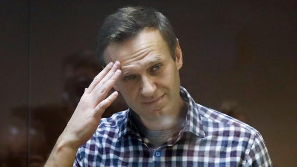 <p>lexej Nawalny, russischer Oppositionsführer, steht während seiner Verhandlung hinter einer Glasscheibe im Babuskinsky Bezirksgericht.</p>