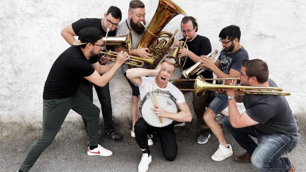 <p>Sechs Blasmusiker und ein Schlagzeuger: BrassaBumm steht für qualitativ hochwertige Stimmungsmusik.</p>