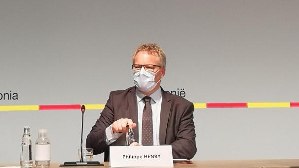 <p>„Das Problem ist nicht die Eupener Talsperre, sondern die starken Regenfälle“: So sieht es der wallonische Minister Henry. Bleibt abzuwarten, ob der nun vom wallonischen Parlament eingesetzte Untersuchungsausschuss die Dinge nuancierter sehen wird.</p>