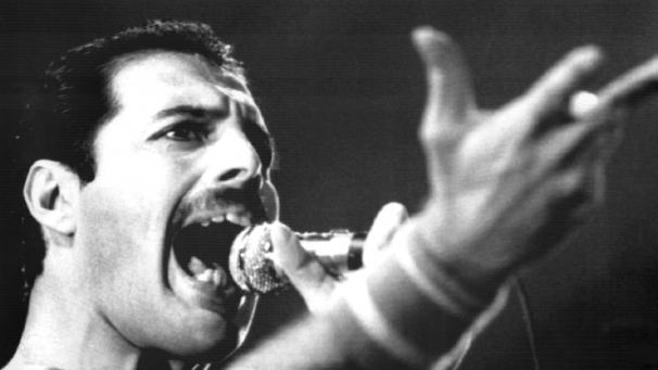 <p>Freddie Mercury bei einem Auftritt im September 1984.</p>
