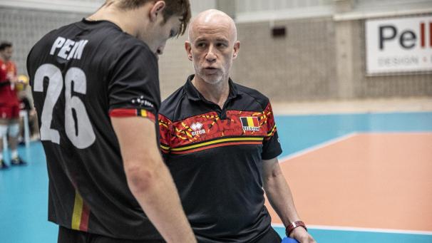 <p>Fernando Munoz, hier mit Libero Martin Perin.</p>