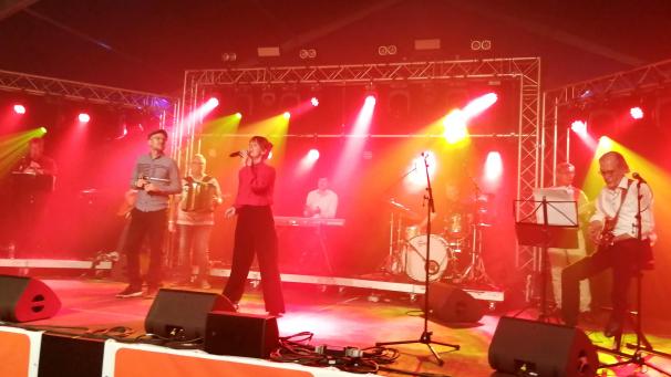 <p>Auch Les Copains d’Abord standen am Samstag auf der Bühne von „Musik hilft“.</p>