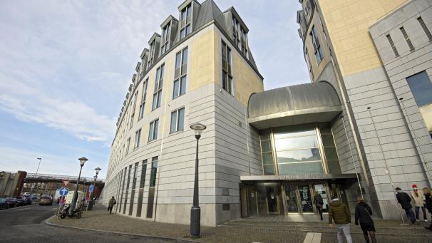 <p>Ein Sexualstraftäter aus Aalst, der zum Zeitpunkt der Taten in der Gemeinde Bütgenbach lebte, wurde vom Lütticher Appellationshof zu zehn Jahren Gefängnis verurteilt.</p>