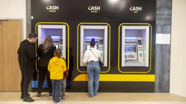 <p>Neue Forderungen: Bankautomaten alle 2,5 Kilometer?</p>