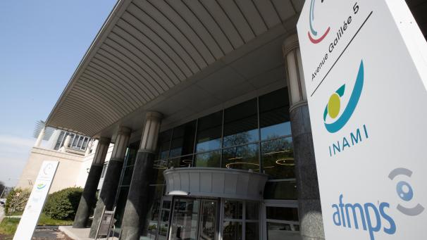 <p>Ein Blick von außen auf den Hauptstiz des des Landesinstituts für Kranken- und Invalidenversicherung in Brüssel</p>