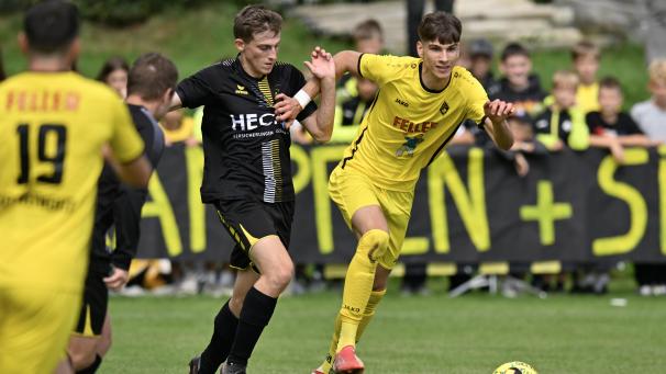 <p>Mit seinen drei Toren der entscheidende Mann im Derby: Weywertz´ Ilan Hanf (rechts).</p>