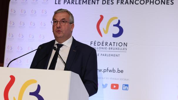 <p>Pierre-Yves Jeholet bei einer Ansprache zum Festtag der Französischen Gemeinschaft</p>