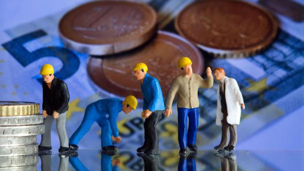 <p>Der durchschnittliche Bruttolohn lag 2021 um mehr als 50 Euro höher als im Vorjahr.</p>