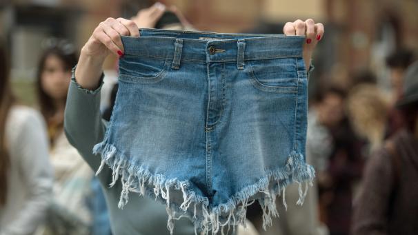 <p>Im Hergenrather Kulturzentrum kann alten Kleidungsstücken ein zweites Leben geschenkt werden.</p>