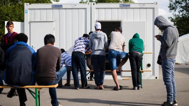 <p>Die Regierung plant den Bau von zwei Containerdörfern für Asylsuchende.</p>