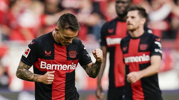 <p>Leverkusens Alejandro Grimaldo (links) jubelt über sein Tor zum 0:2.</p>