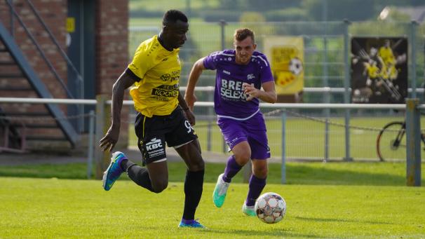 <p>Nur eine Viertelstunde brauchte Issiaka Bamba (links)für seinen Doppelpack.</p>