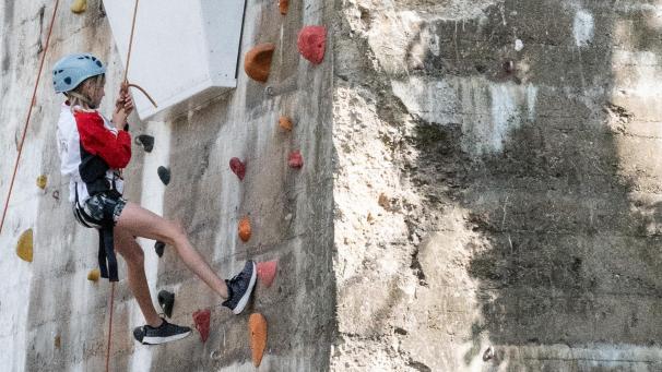 <p>Alle Altersgruppen probierten sich im neuen Kletterpark.</p>