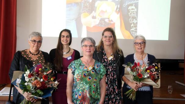 <p>Altes und neues Team: 33 Jahre haben Zita Hansen und Christa Heinen das Atelier geleitet. Jetzt werden sie von Eva Beyer, Sylvia Hennes und Marie Hoffmann ersetzt.</p>