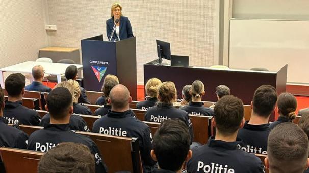 <p>Innenministerin Verlinden im Ausbildungszentrum für Rettungsdienste der Provinz Antwerpen (Campus Vesta in Ranst).</p>