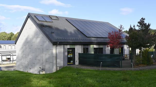 <p>Die 2015 im St.Vither Stadtteil Bödemchen eröffnete Kinderkrippe soll durch einen Anbau an der hinteren Seite erweitert werden. Damit könnte die Aufnahmekapazität von 24 auf 48 Plätze verdoppelt werden.</p>