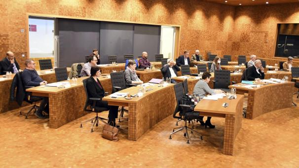 <p>Dieses Bild entstand am 18. März 2022, als die Empfehlungen zum Thema Wohnen in einer öffentlichen Ausschusssitzung im Parlament der DG vorgestellt wurden. Am kommenden Montag wird die dritte Runde abgeschlossen.</p>