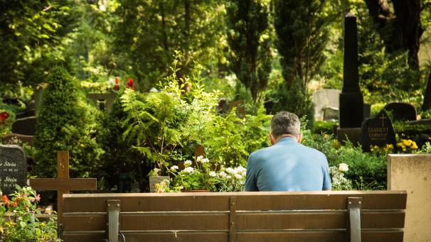 <p>Psychopharmaka werden unter anderem bei Depressionen verordnet. Diese können viele Ursachen haben - eine dürfte aber zweifellos der Verlust eines geliebten Menschen sein.</p>