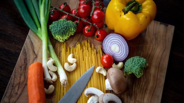 <p>Die Ernährung beeinflusst das Körpergewicht maßgeblich.</p>