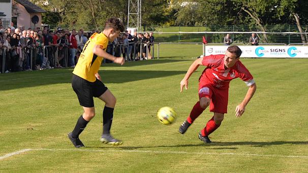 <p>Stephan Krings (rechts) schoss beide Tore beim 2:0-Sieg der Olympia gegen Amel.</p>