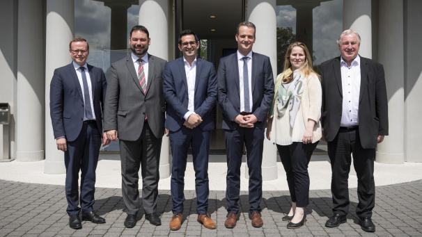 <p>Nicht nur das Personal hat gewechselt, sondern auch die Stimmung: Dieses Bild entstand Ende Mai 2019, nachdem ProDG, SP und PFF beschlossen hatten, ihre Koalition fortzusetzen.</p>