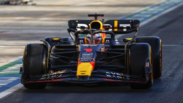 <p>Max Verstappen machte bereits im Sprintrennen in Doha seinen dritten WM-Titel klar. Am Sonntag (19 Uhr) steigt noch das Hauptrennen um den Großen Preis von Katar.</p>