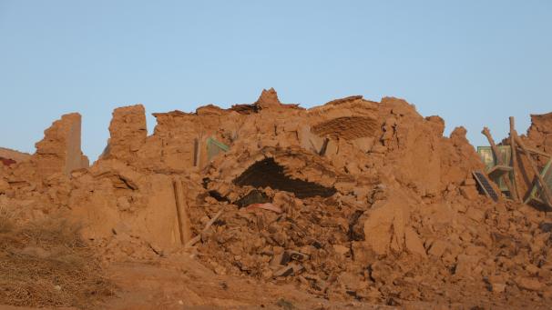 <p>Wohnhäusern liegen nach Erdbeben in der Provinz Herat in Trümmern. Nach mehreren starken Erdbeben in Afghanistan sind nach nach Angaben der regierenden Taliban rund 2.000 Menschen ums Leben gekommen.</p>