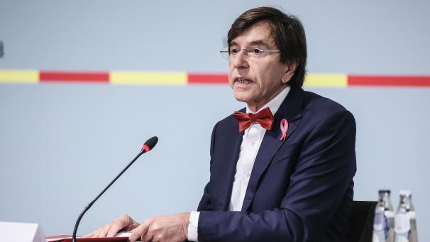 <p>Ministerpräsident Elio Di Rupo (PS) nach der Haushaltsklausur der wallonischen Regionalregierung am Sonntagmorgen</p>