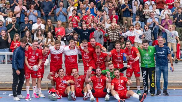 <p>Überraschungserfolg vor vollem Haus: Die KTSV Eupen bezwingt Favorit Pelt und feiert den zweiten Saisonsieg.</p>