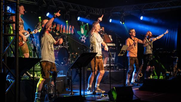 <p>Die Froschtaler sorgten für tolle Stimmung. Das Programm war in zwei Teile gegliedert.</p>