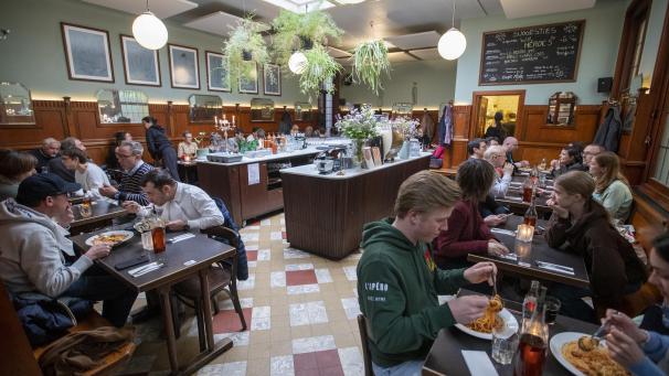 <p>Die Horeca-Verbände des Landes schlagen Alarm: Seit Jahresbeginn haben beinahe 1.400 Betriebe um Hotel- und Gaststättengewerbe Konkurs angemeldet. Von der Regierung fordern sie jetzt vorübergehende Maßnahmen.</p>