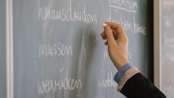 <p>Illustration: picture alliance/Mohssen Assanimoghaddam/dpa</p>