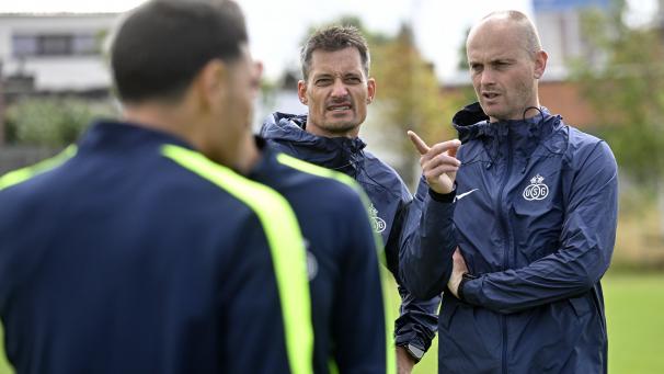 <p>Tim Smolders (ganz rechts) wird künftig beim FC Schalke 04 auflaufen.</p>