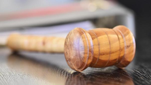 <p>Dem Angeklagten wirft die Staatsanwaltschaft Geldwäsche vor.</p>