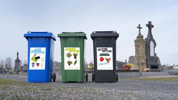 <p>Container für PMK, organische Abfälle und Restmüll sollen auf den Friedhöfen zu einer besseren Mülltrennung beitragen.</p>