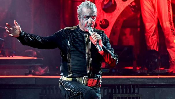 <p>Rammstein Frontsänger Till Lindemann in Aktion</p>