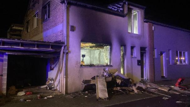 <p>Nächtlicher Hausbrand in Thimister-Clermont: Die Immobilie ist jetzt unbewohnbar.</p>