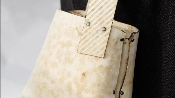 <p>So sieht die Handtasche aus.</p>