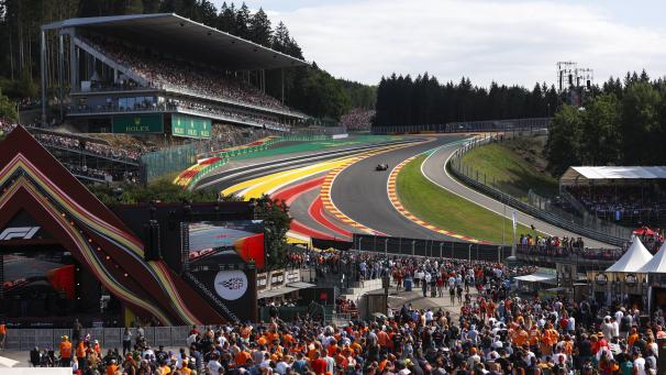 <p>„Eau Rouge-Raidillon“: Die berühmteste Rennstreckenkurve der Welt fasziniert die Fans.</p>
