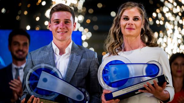 <p>Remco Evenepoel und Lotte Kopecky wurden mit dem „Kristallen Fiets“ geehrt.</p>
