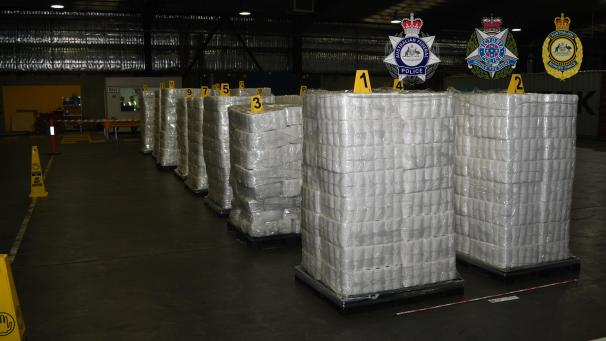 <p>Das von der australischen Nationalpolizei zur Verfügung gestellte Foto zeigt palettenweisen Klopapier, in dem die Drogen versteckt waren.</p>